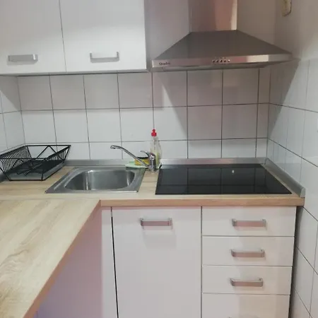 C, Free Parking Apartment Pula