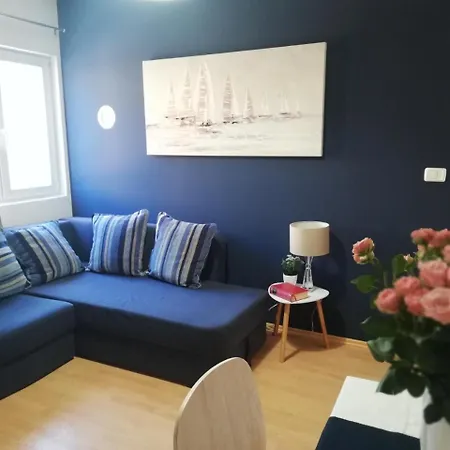 C, Free Parking Apartment Pula